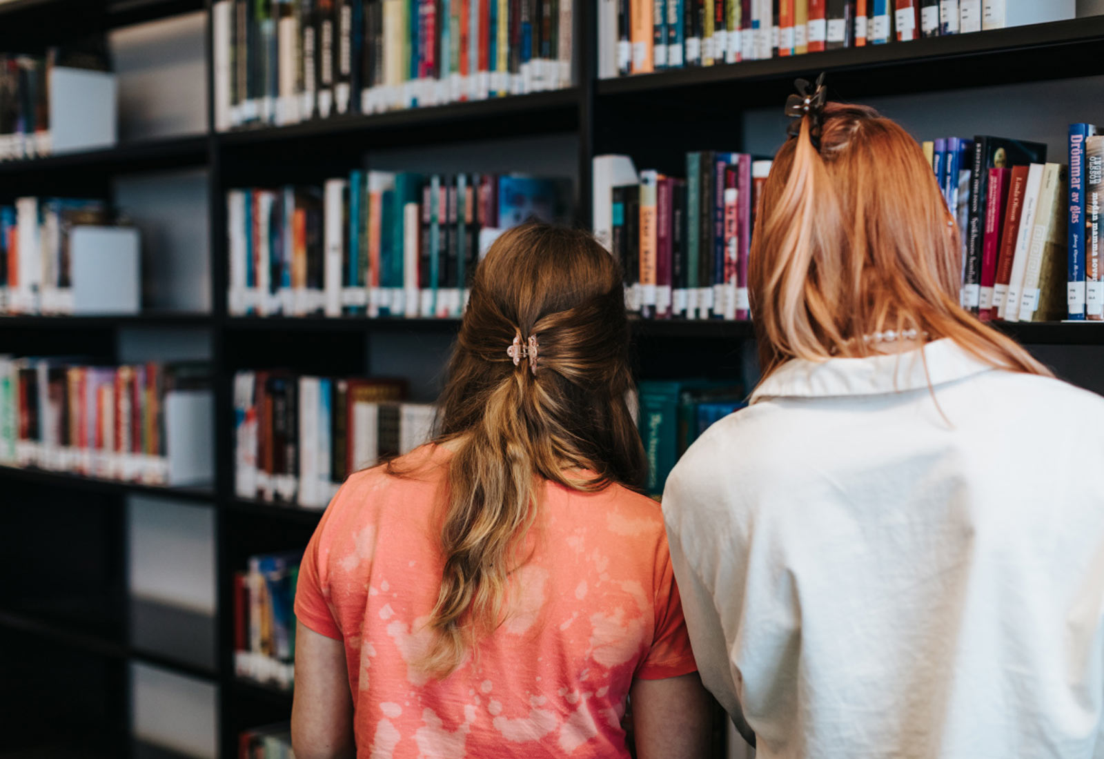 Elever i bibliotek
